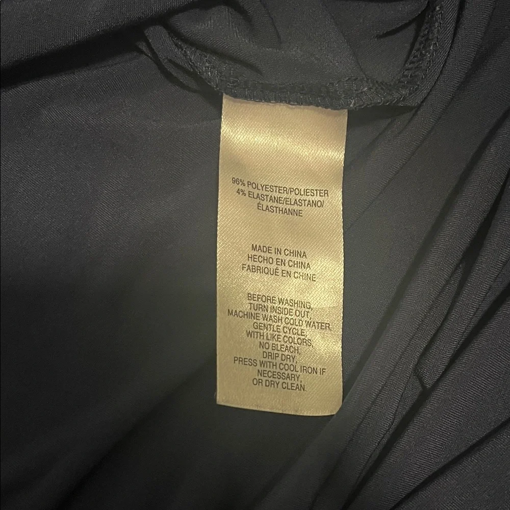 Jones New York Navy Collared Top V Neck blouse size Medium 3/4 sleeve button - Picture 6 of 6